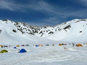雷鳥沢キャンプ場から立山雄山と浄土山